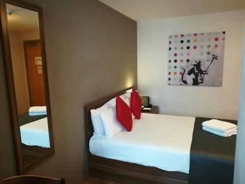 Britannia Study Hotel - image 7