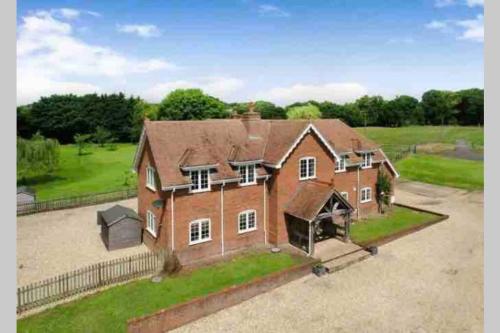 Langford Farmhouse - Luxury 4bd, Hot Tub, Cinema, 10 Acres, , Hampshire