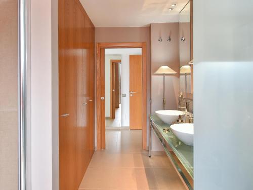 Two-Bedroom Villa image 10