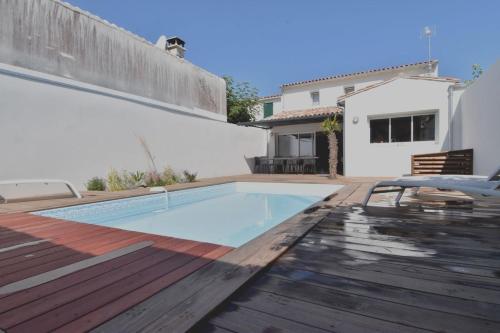 villa récente beaucoup de charme et piscine gîte à louer Le Gillieux