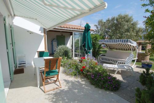 Villa individuelle de plain pied avec agréable jardin gîte à louer Le Gillieux