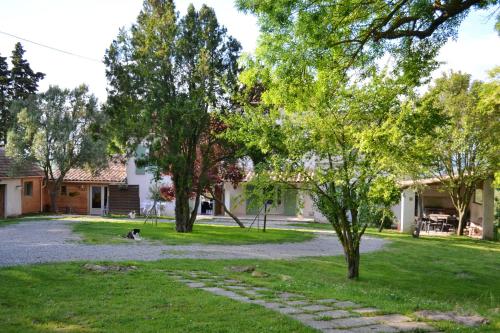 Villa de 5 chambres avec piscine partagee jardin amenage et wifi a Laurac