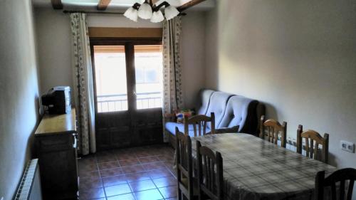  2 bedrooms appartement with terrace and wifi at Guadalaviar in Guadalaviar