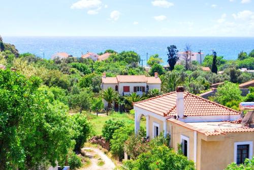 View, 5 bedrooms villa at Limnos 250 m away from the beach with sea view enclosed garden and wifi in Limnos
