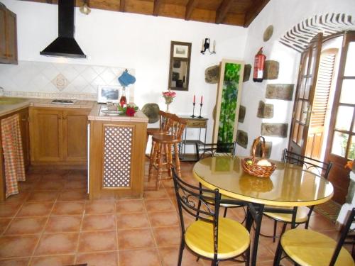 One bedroom appartement with sea view shared pool and jacuzzi at San Cristobal de La Laguna 3 km away from the beach