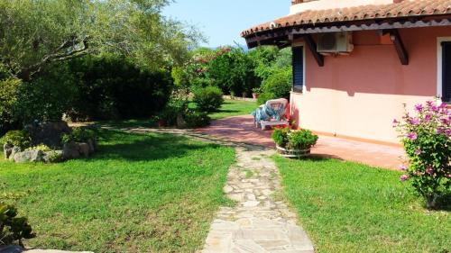Apartment with 2 bedrooms in Case Peschieralu Fraili with wonderful sea view and enclosed garden 2 km from the beach - image 9