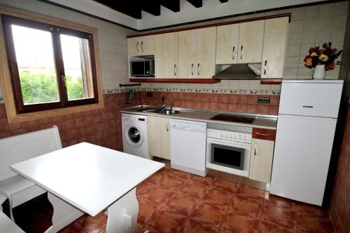 3 bedrooms house with enclosed garden at Albuerne 6 km away from the beach