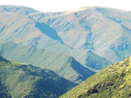 Skats, Spacious Apartment in Odollo, Mountain View, 150 sqm, Fireplace in Villanueva de Valdueza