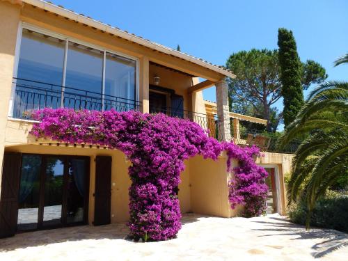 Villa de 5 chambres avec vue sur la mer piscine privee et jardin clos a Les Issambres a 1 km de la plage