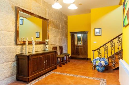 入口, Spacious House with Pool in Carballedo in 科托瓦德