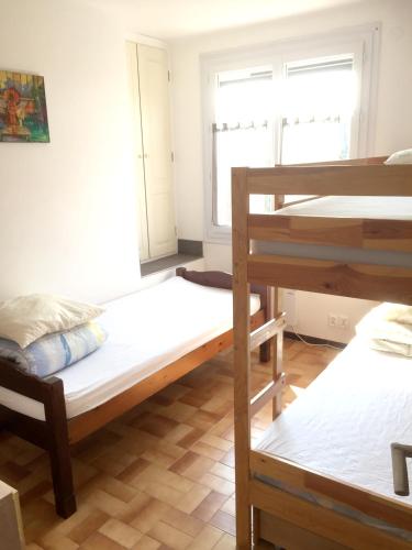 Apartment with 3 bedrooms in Saint Raphael with wonderful sea view enclosed garden and WiFi - image 6
