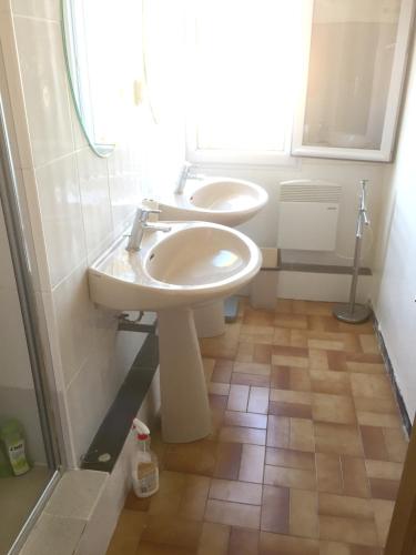 Apartment with 3 bedrooms in Saint Raphael with wonderful sea view enclosed garden and WiFi - image 12