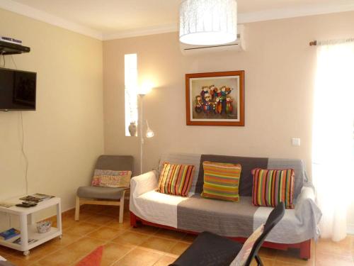 2 bedrooms house at Vila Nova de Cacela 300 m away from the beach with enclosed garden and wifi