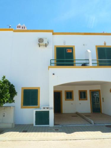 2 bedrooms house at Vila Nova de Cacela 300 m away from the beach with enclosed garden and wifi