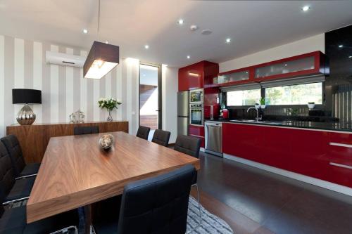 Villa with 4 bedrooms in Vieira do Minho with private pool enclosed garden and WiFi - main image