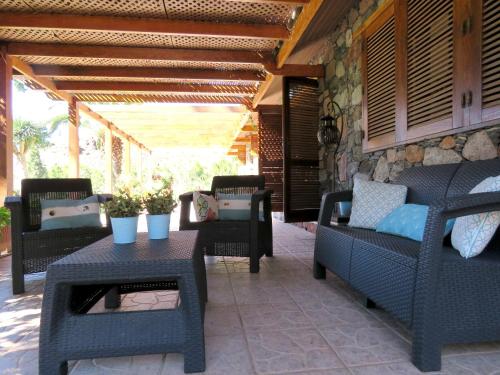 One bedroom villa with jacuzzi enclosed garden and wifi at San Bartolome de Tirajana