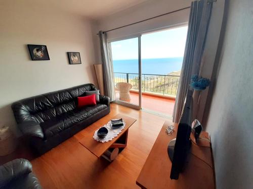  2 bedrooms appartement at Canico 200 m away from the beach with sea view furnished balcony and wifi in Caniço