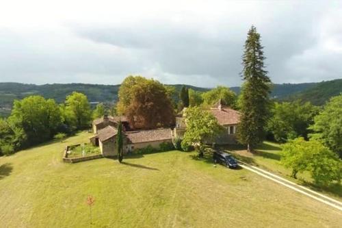 Villa de 4 chambres avec piscine privee jardin amenage et wifi a Blanquefort sur Briolance