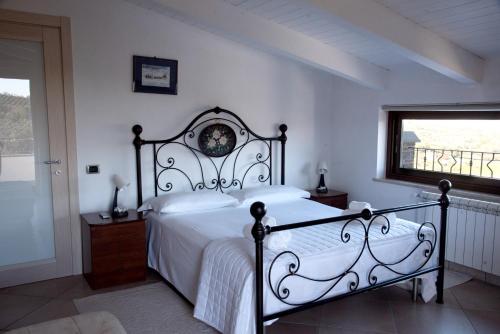  3 bedrooms house with shared pool enclosed garden and wifi at Bosco di Caiazzo in Caiazzo