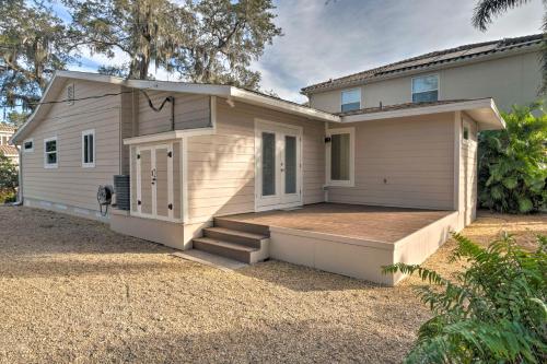 Bright Sarasota Bungalow - 5 Mi to Siesta Beach! in Sarasota, USA
