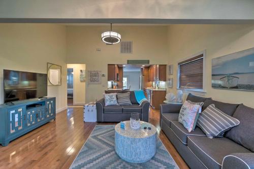 Bright Sarasota Bungalow - 5 Mi to Siesta Beach! in 사라소타 브래든턴 국제공항