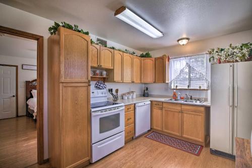 Cozy Cottage Close to Hill Country Vineyards! - image 8