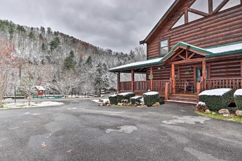 Grand Lodge with Hot Tub 12 Mi to Gatlinburg! - image 2