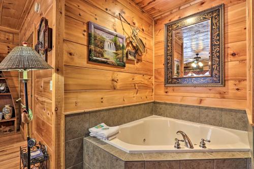 Grand Lodge with Hot Tub 12 Mi to Gatlinburg!