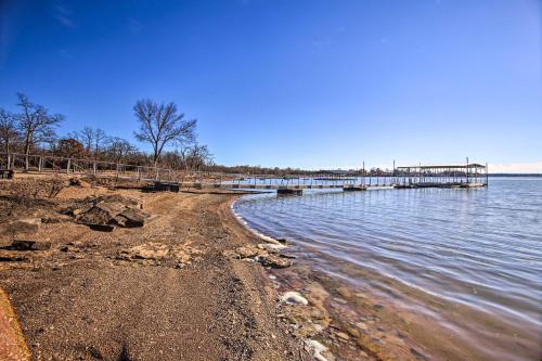Lake Eufaula Hideaway with Fire Pit and Hot Tub! - main image
