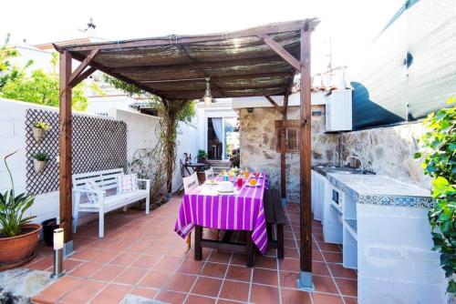 One bedroom house with private pool garden and wifi at Riogordo