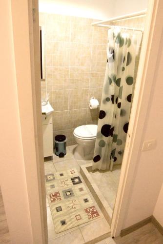 Studio in Constanta with enclosed garden and WiFi 500 m from the beach - image 5
