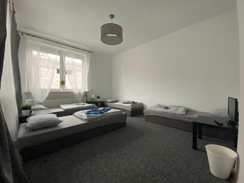 4 twin beds