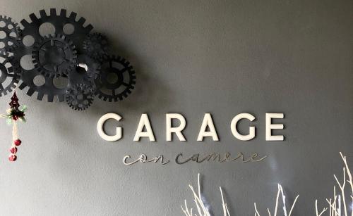 . Garage con camere