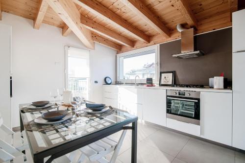 White Attic - by MyHomeInComo in Lipomo