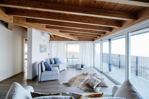 White Attic - by MyHomeInComo in Lipomo