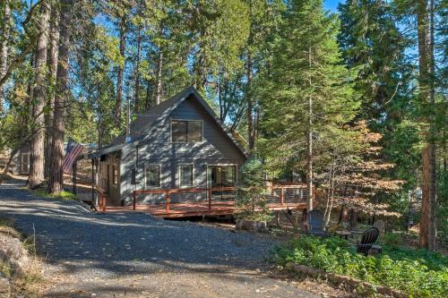 Woodsy Blue Lake Springs Cabin with Large Deck! - main image