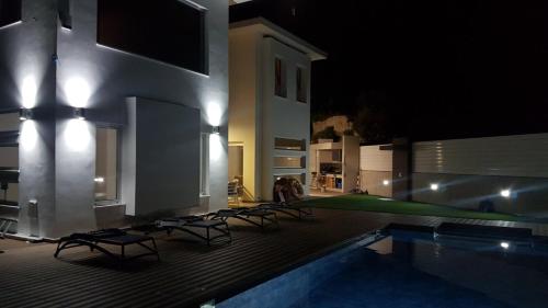 Maximos Luxury Villa with Pool -BREAKBOOKING-CY