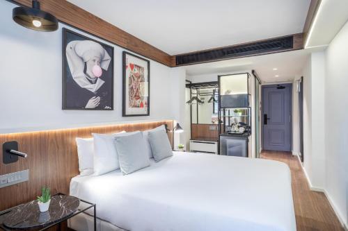 280145417 Melia White House Hotel