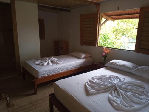 1 double bed, 1 twin bed