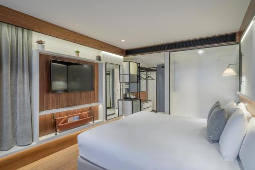 280145803 Melia White House Hotel