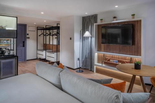 280146058 Melia White House Hotel
