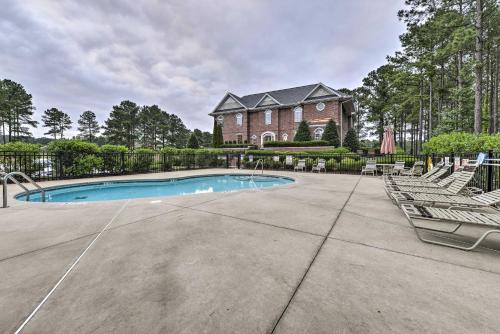 Resort-Style CondoandSuite on Golf Course with Pool! in Spring Lake, USA