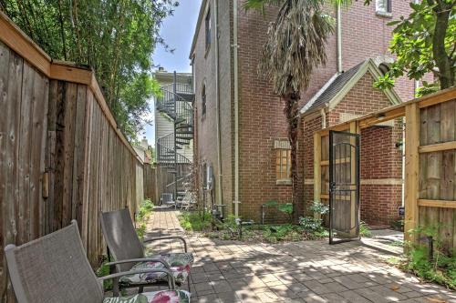 Charming Houston Townhome in Montrose Neighborhood - image 4