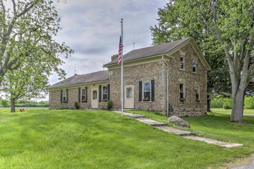 . Historic Ottawa Lake House: Deck, Barn + 96 Acres!