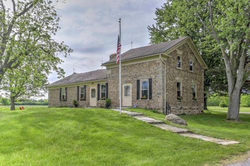 Historic Ottawa Lake House Deck, Barn and 96 Acres! - Sylvania