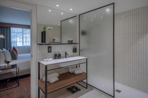 280148590 Melia White House Hotel