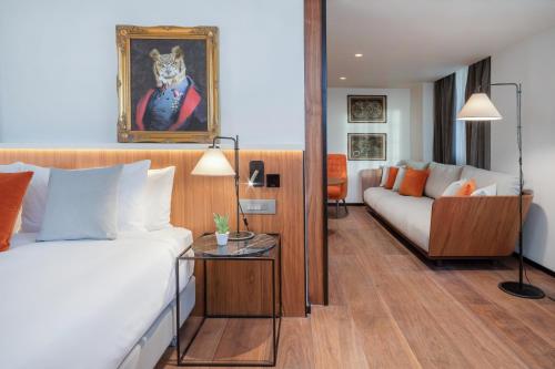 280148639 Melia White House Hotel