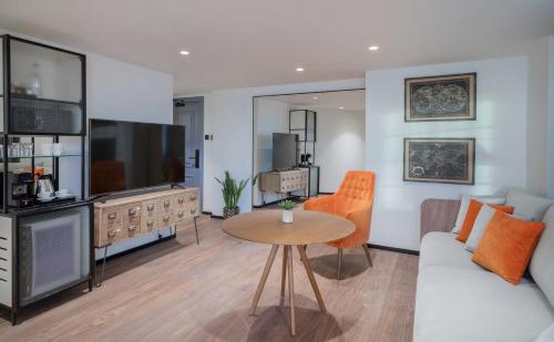 280148641 Melia White House Hotel