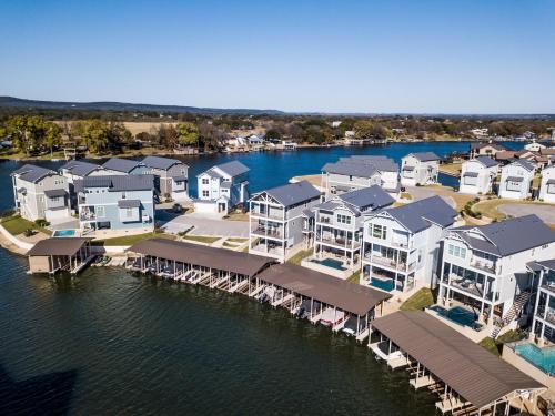 . Lakeside Property with Temperature Control Pool on Lake LBJ