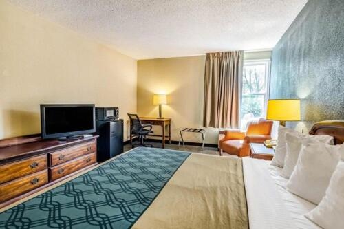 Econo Lodge Inn & Suites Radford-Blacksburg Area